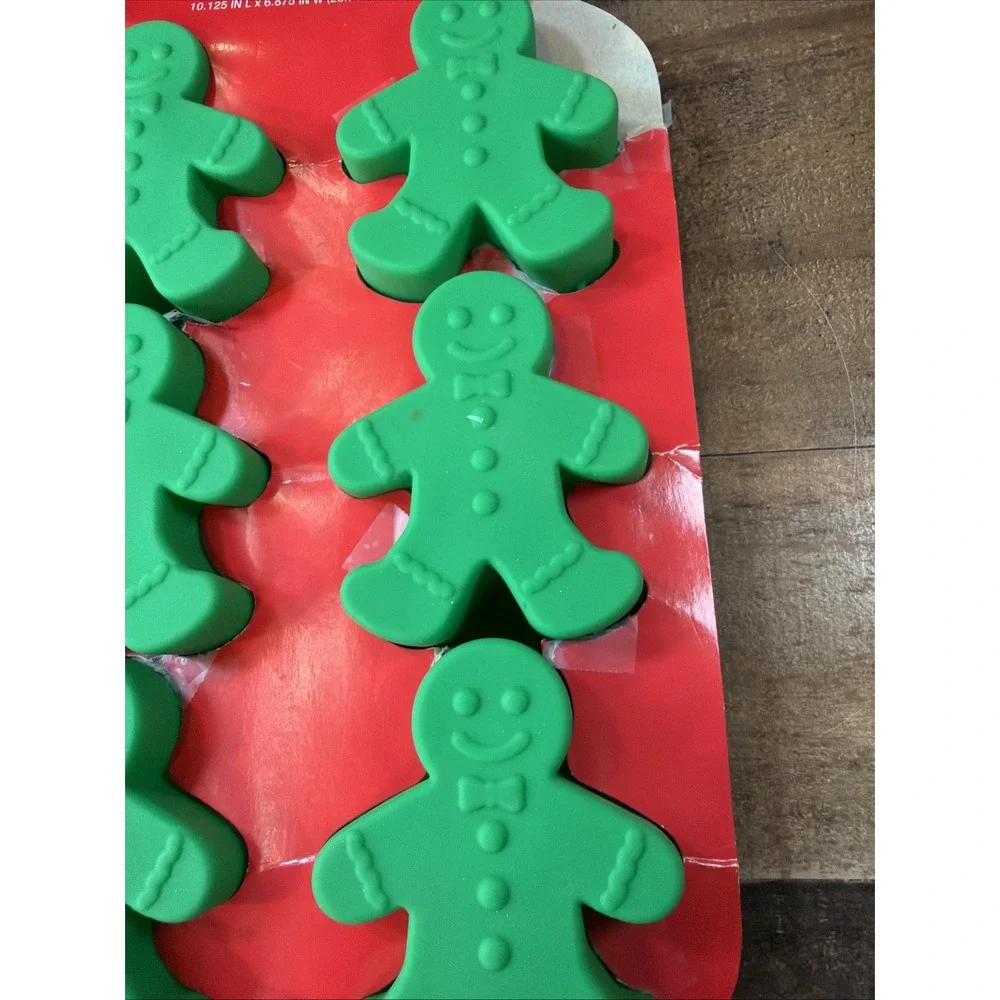 Green Silicone Gingerbread Man Baking Mold Cake Brownies Candy Holiday Bakeware